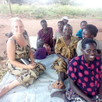 Wibke und Frauen in Uganda - Bild 1